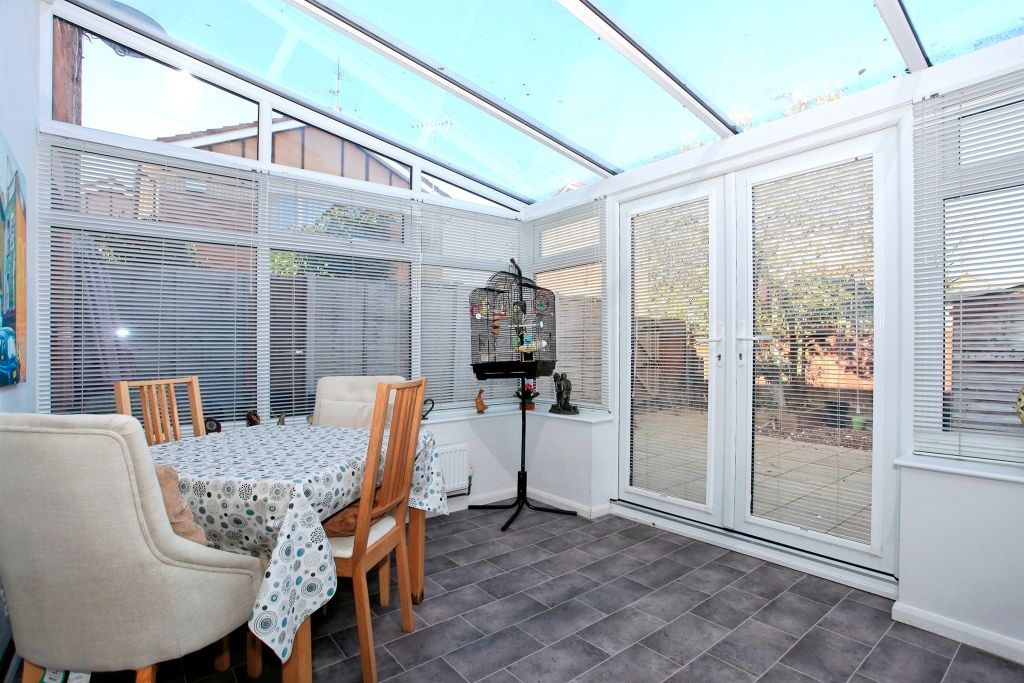 Property photo 2 of 17 Conservatory/Utility/Dining
