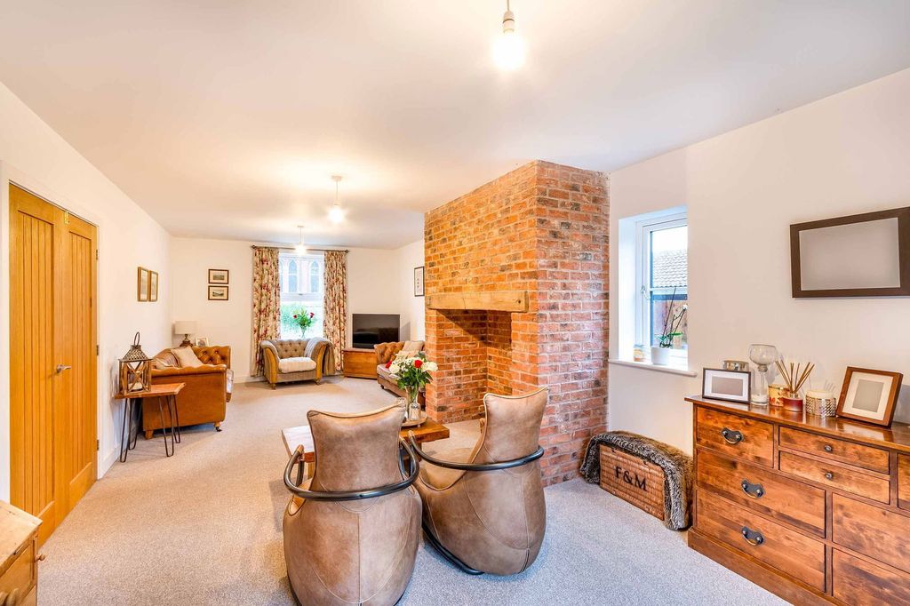 Property photo 3 of 32