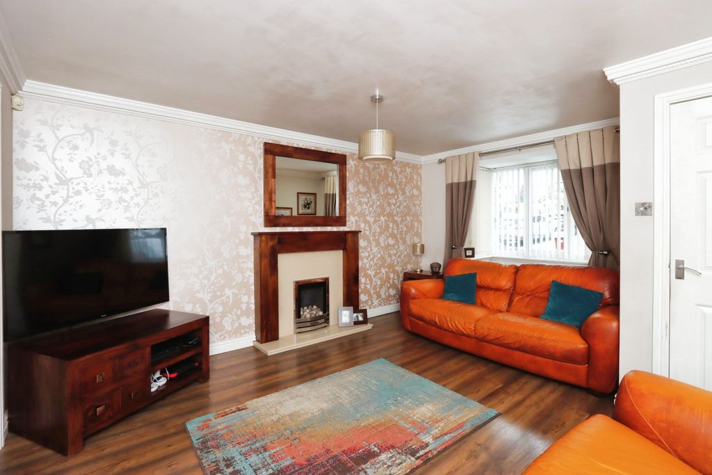Property photo 3 of 21 Lounge