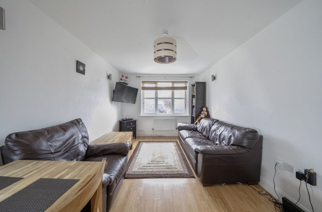 Property photo 2 of 8