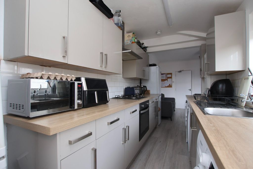 Property photo 2 of 13 5218323