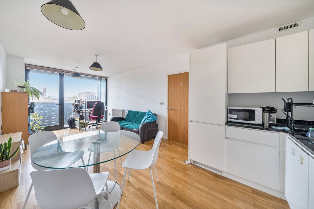 Property photo 2 of 16