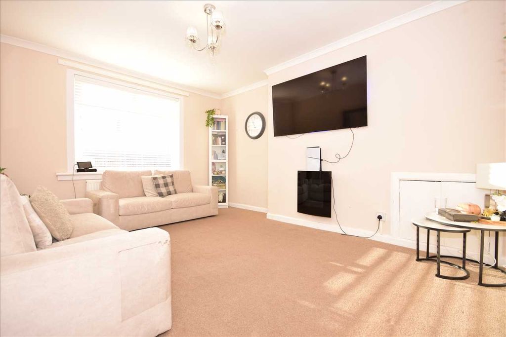 Property photo 2 of 14 Lounge