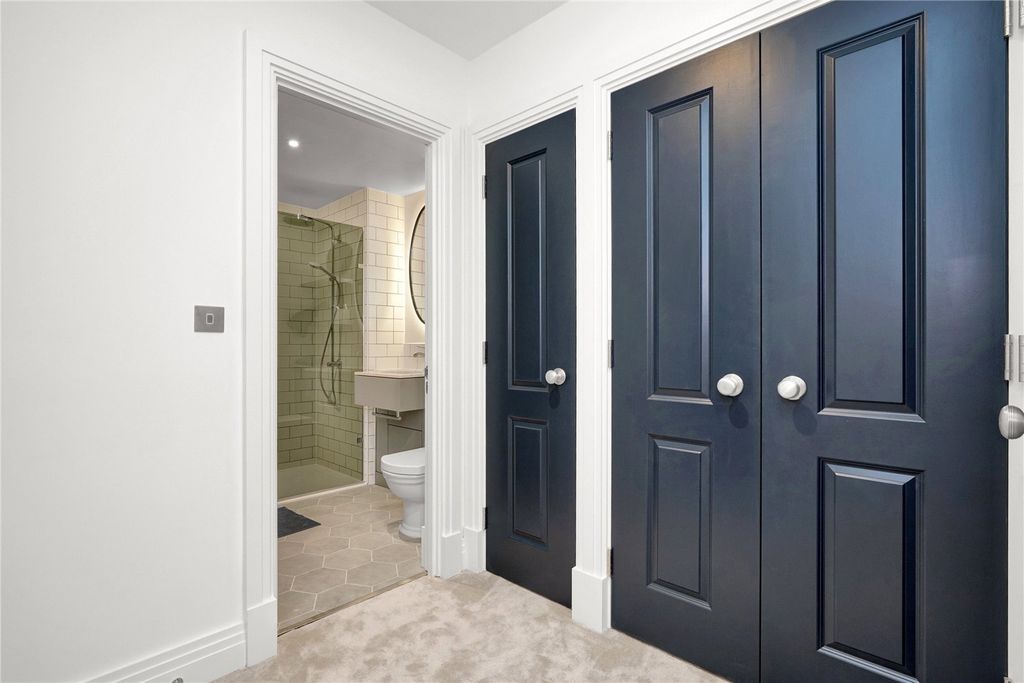 Property photo 3 of 11 Bedroom