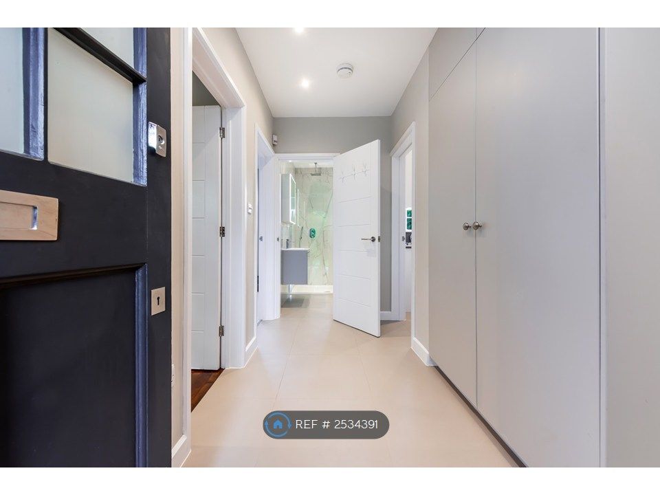 Property photo 3 of 22 Hallway