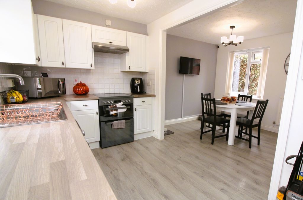 Property photo 3 of 31 Img_2166