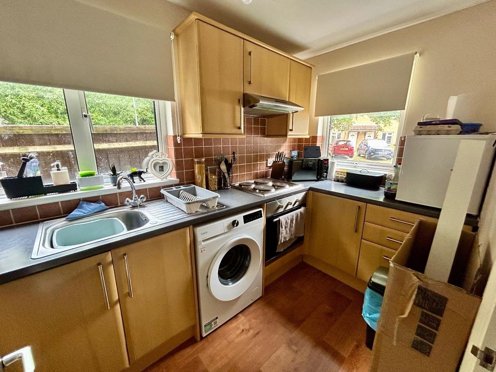 Property photo 2 of 7 Kitchen