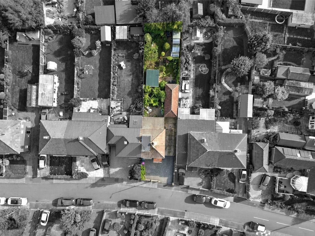 Property photo 2 of 31