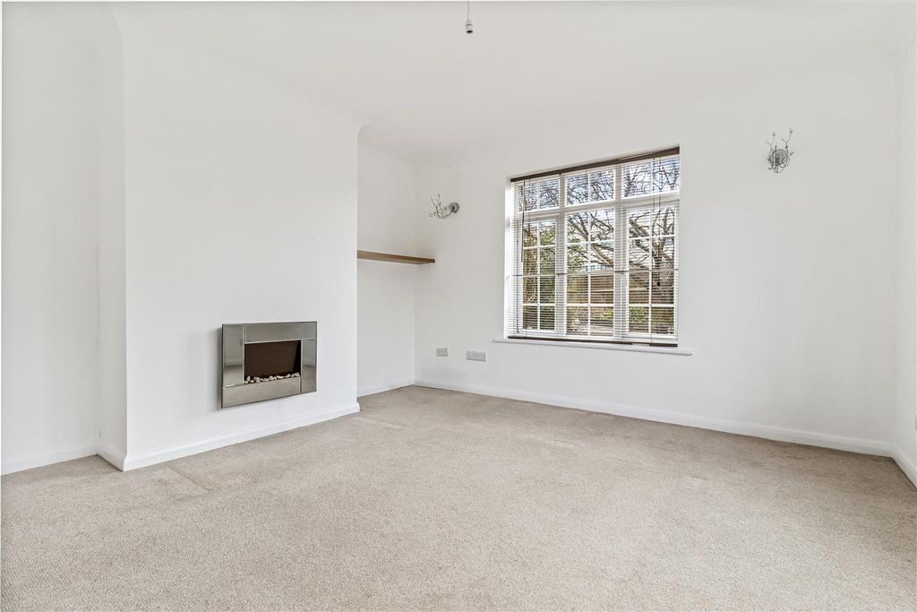 Property photo 3 of 31 2 Sompting Avenue-005.Jpg