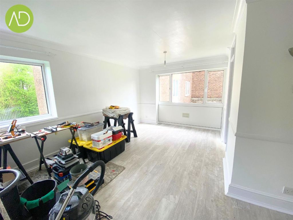 Property photo 3 of 9 25.Jpg
