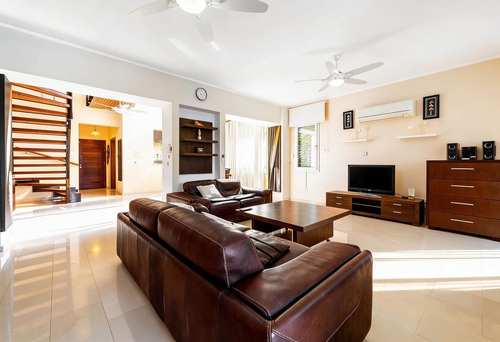 Property photo 3 of 29