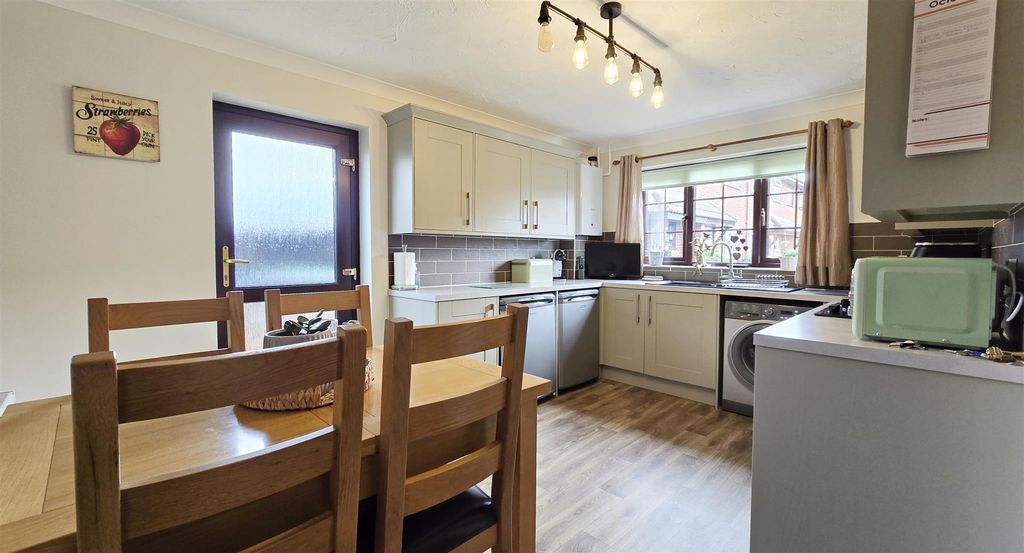 Property photo 3 of 16 Kitchen/Diner