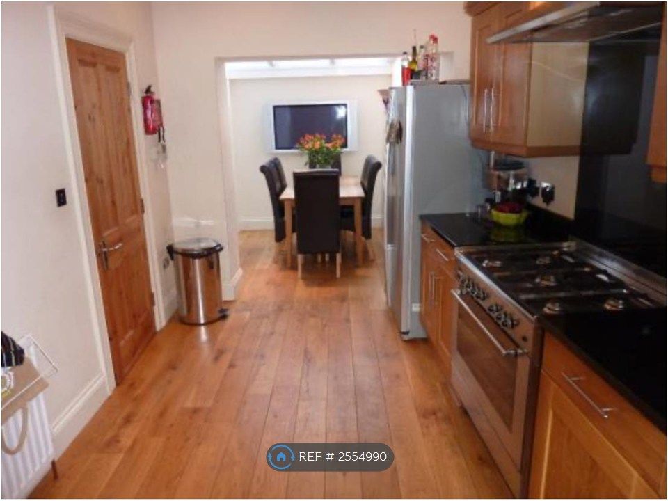 Property photo 3 of 19 Huge Breakfast Kitchen With 55 Smart
