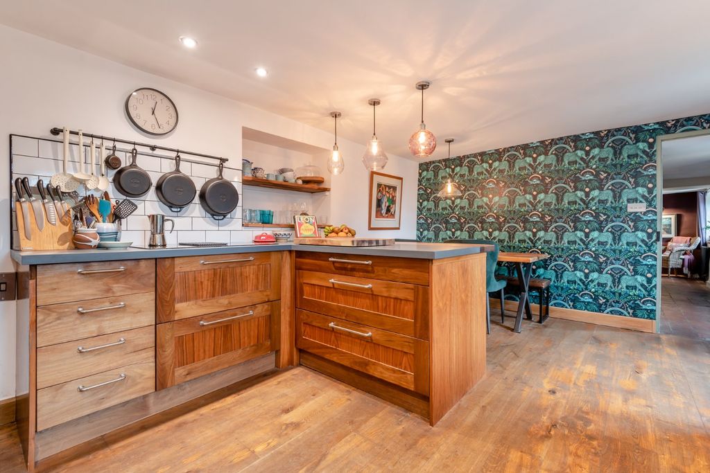 Property photo 2 of 24 Kitchen/B'fast Room
