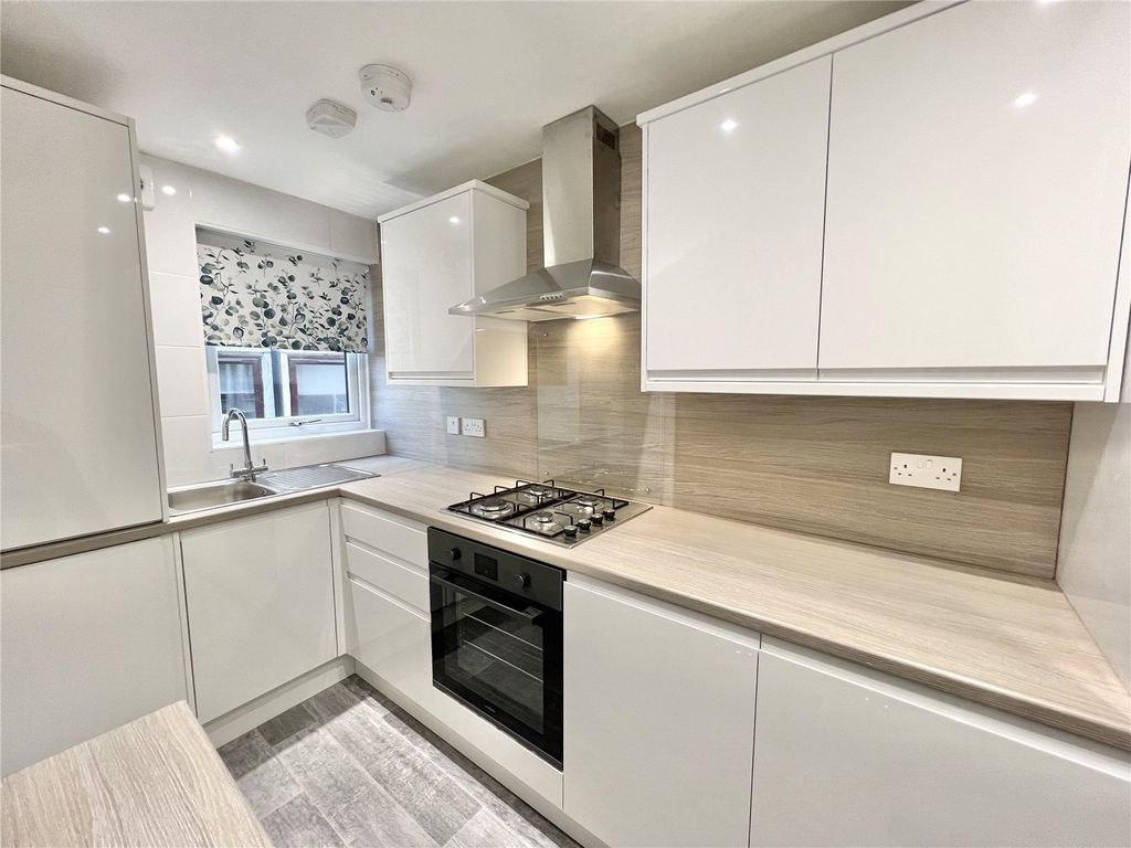 Property photo 1 of 17 Picture No. 11