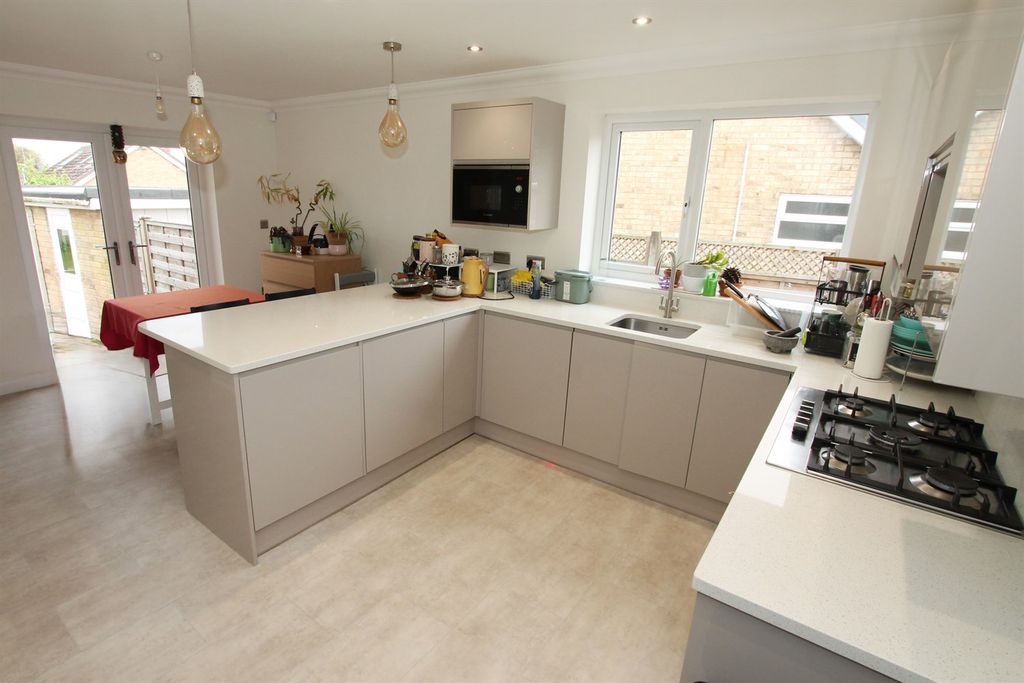 Property photo 2 of 14 Kitchen