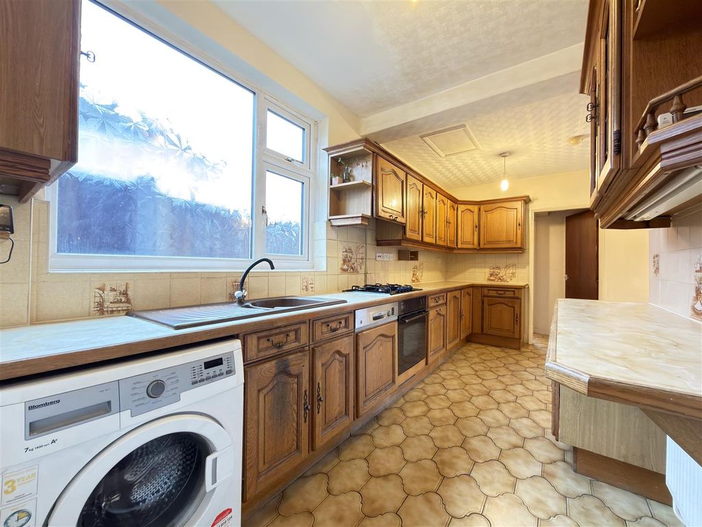 Property photo 3 of 13 Kitchen &amp; Diner