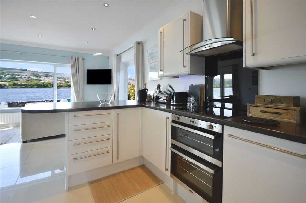 Property photo 2 of 13 Kitchen