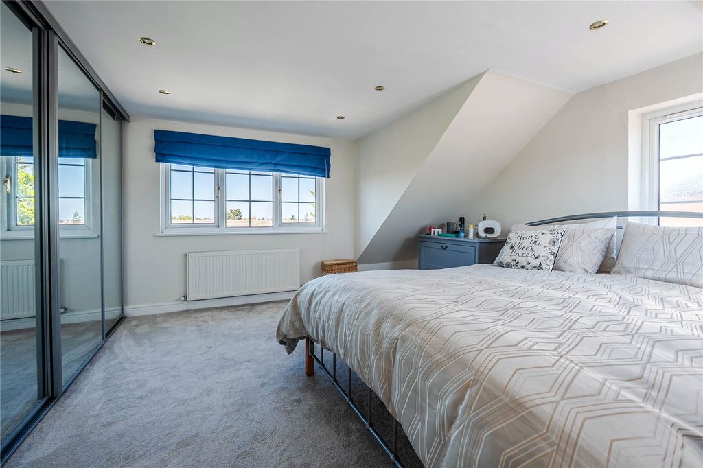 Additional image 16 of 5 bed detached house for saleSt Christophers Close, Dunstable, Bedfordshire LU5