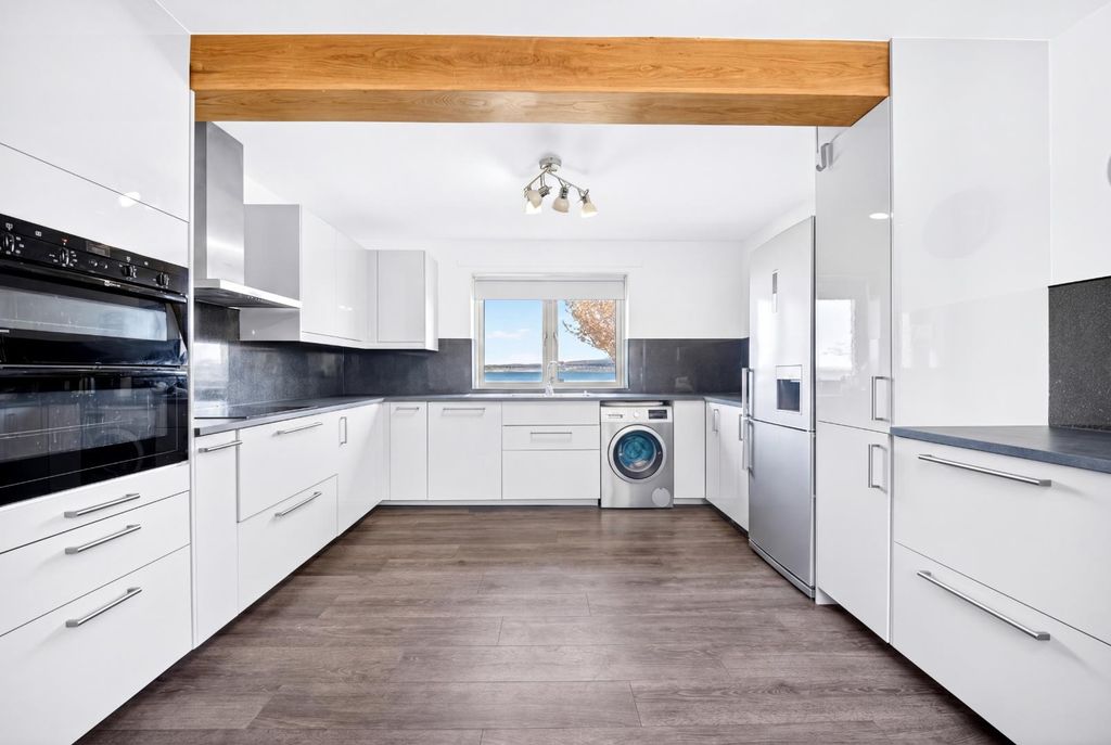 Property photo 1 of 24 Kitchen/Diner