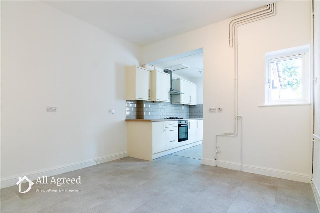 Property photo 3 of 11 Dining Room