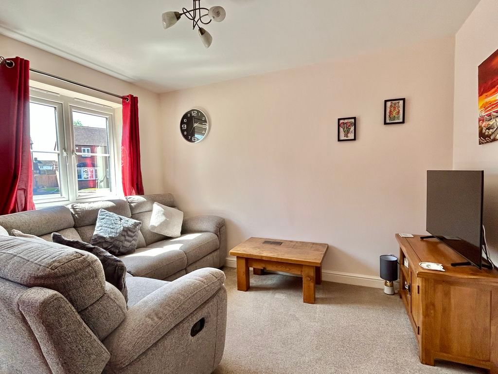 Property photo 2 of 12 Lounge