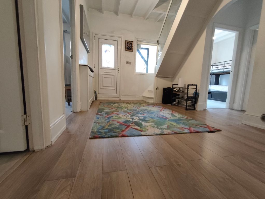 Property photo 2 of 28