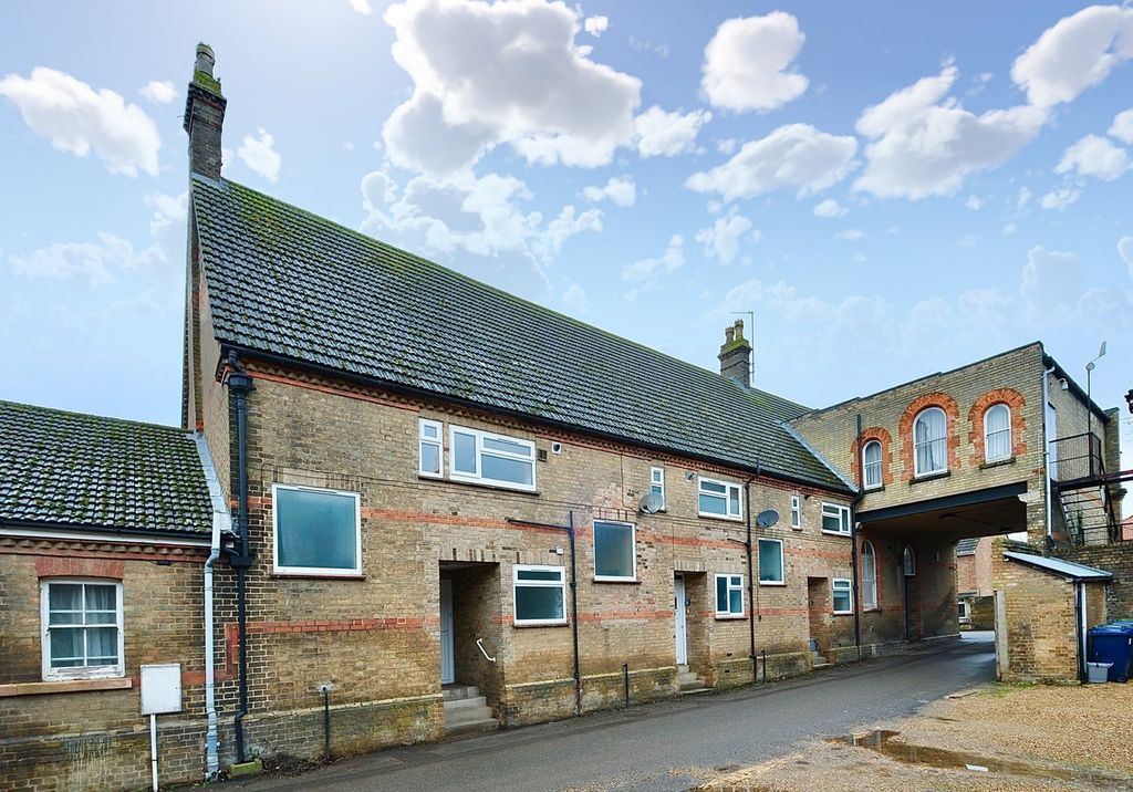 Property photo 1 of 8