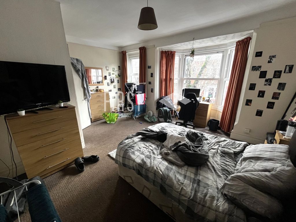 Property photo 3 of 14 Photo 6