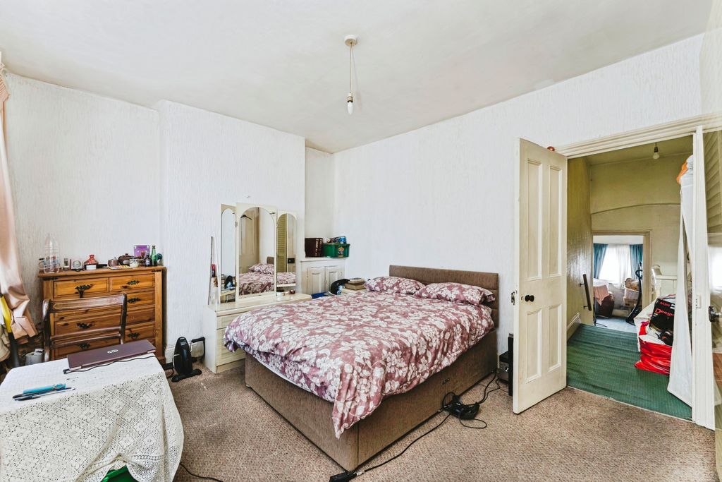 Property photo 3 of 20 Bedroom
