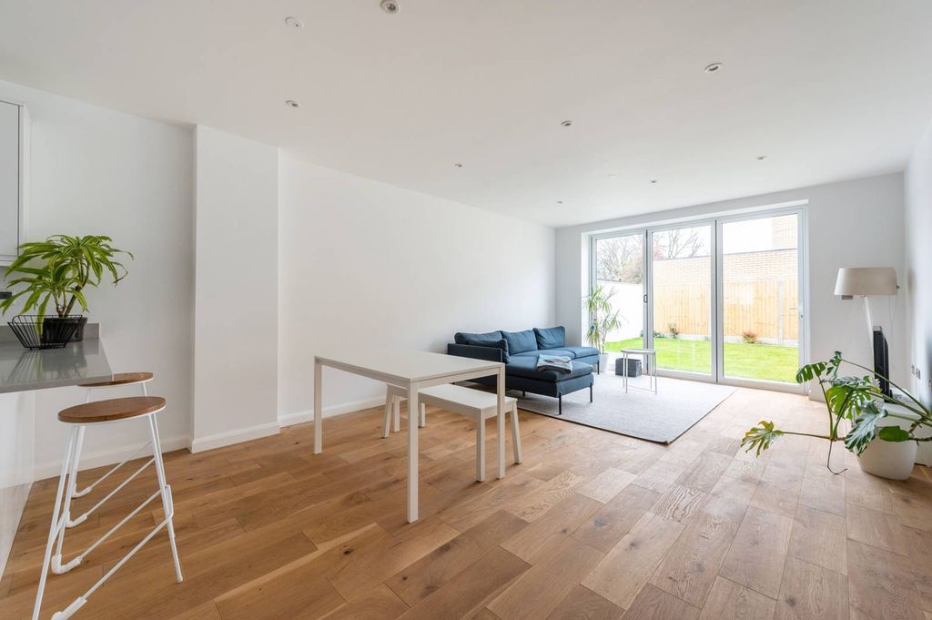 Property photo 2 of 23