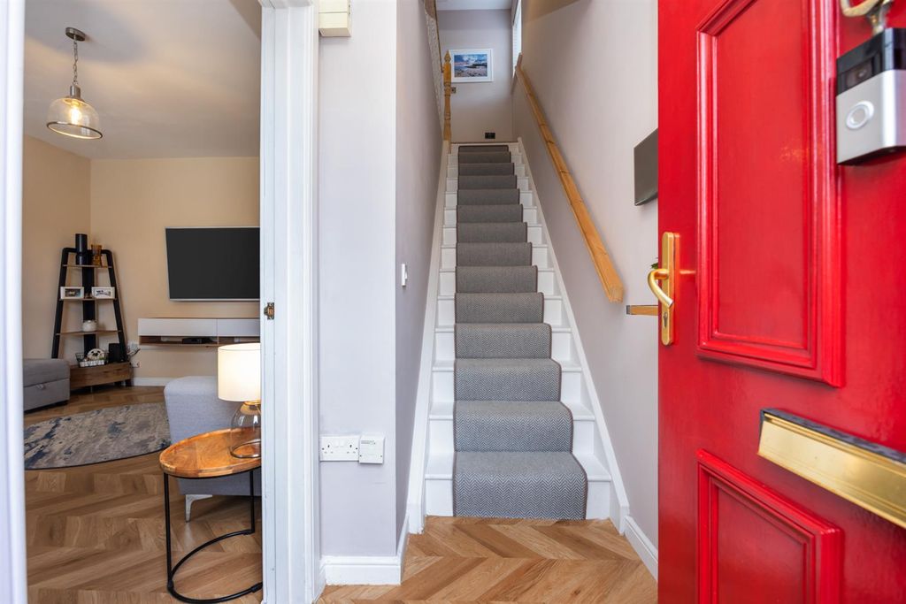 Property photo 3 of 31 40 Lady Wallace Gardens 25.Jpg