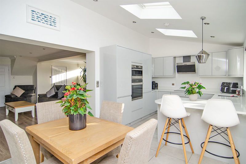 Property photo 3 of 27 Photo 8