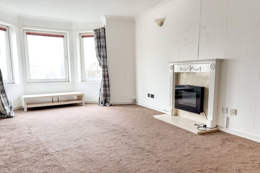 Property photo 3 of 12 Flat 9 Grosvenor Court, 1 Rosemary Road, Clacton -On-Sea Co15 1Ny