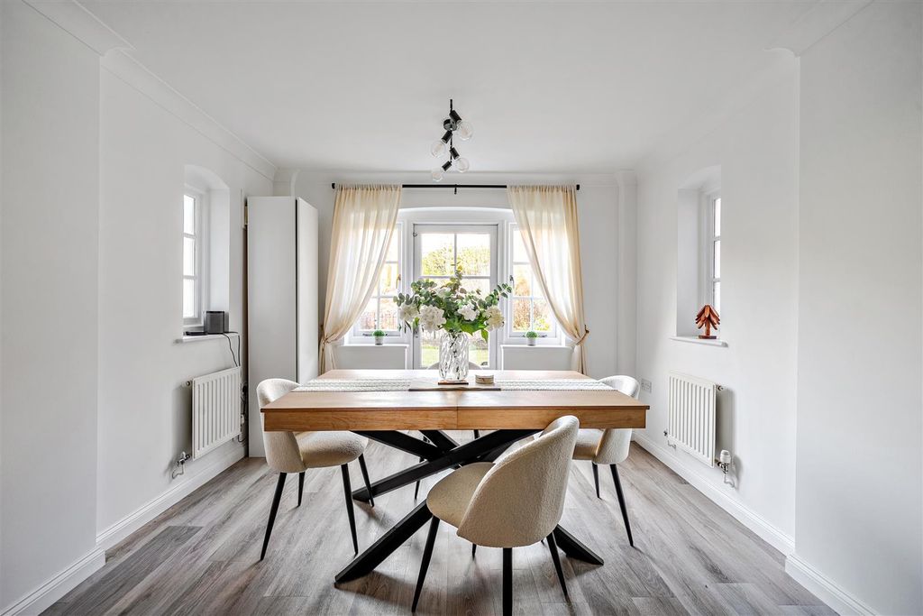 Property photo 3 of 15 Dining Area