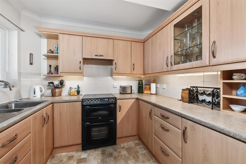 Property photo 3 of 21 Kitchen