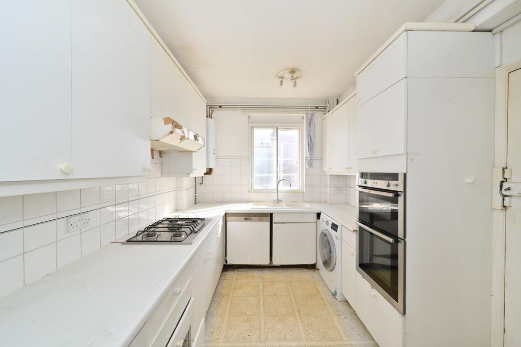 Property photo 3 of 12 24-Hamilton-Court (5).Jpg