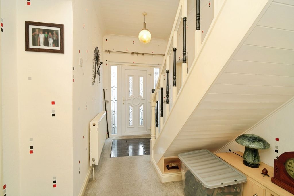 Property photo 3 of 18 Hallway