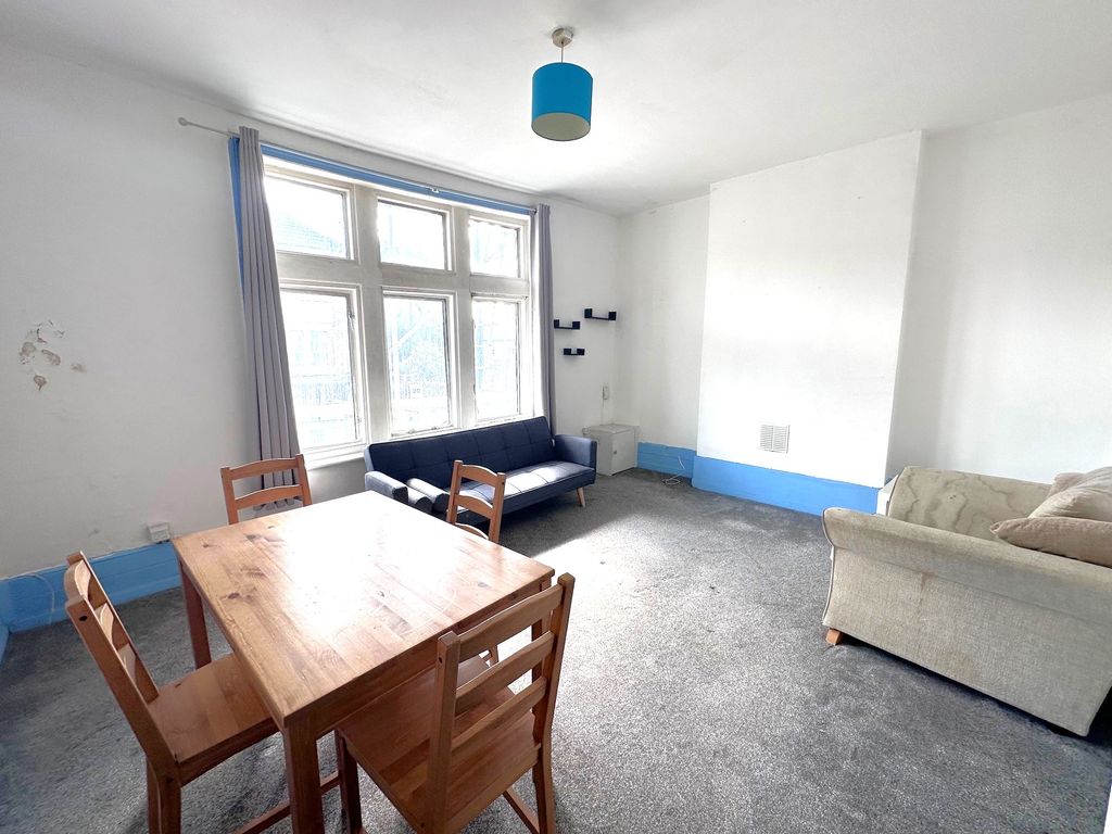 Property photo 1 of 7 Reception