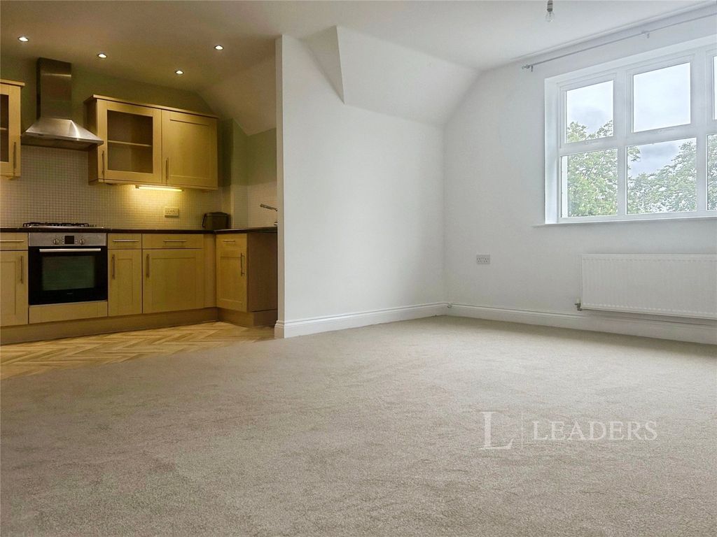 Property photo 3 of 14 Kitchen Lounge