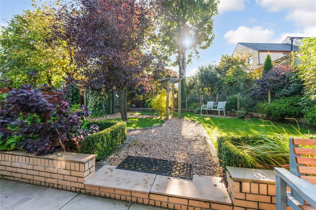 Property photo 2 of 27 Picture No. 04