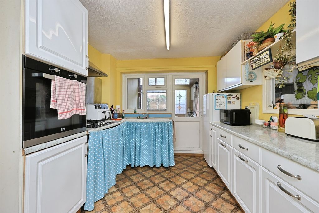 Property photo 2 of 16