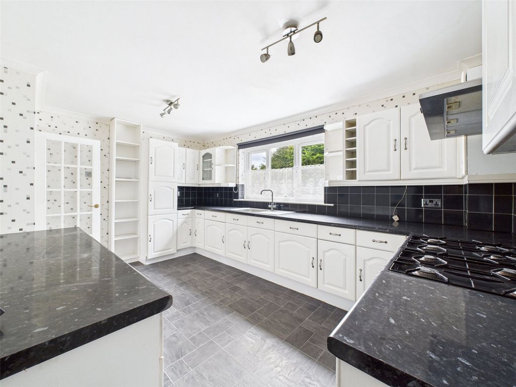 Property photo 3 of 16 Picture No. 17