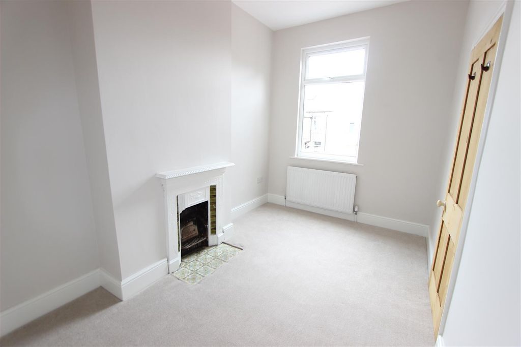 Property photo 3 of 8 Bedroom Two