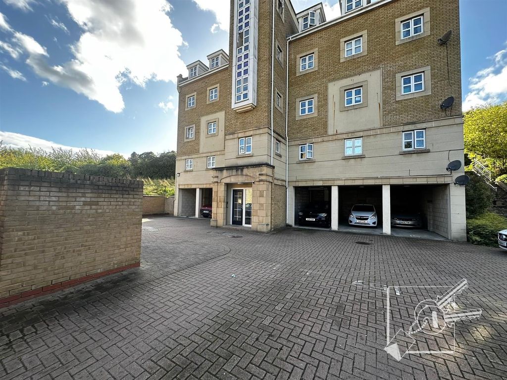 Property photo 1 of 7 External