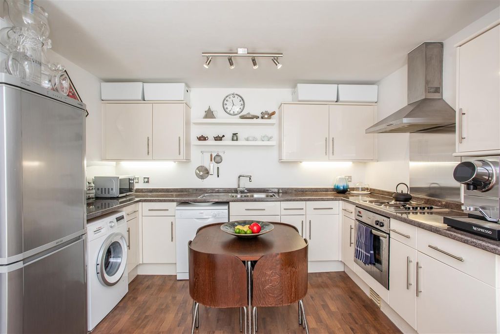 Property photo 3 of 15 Kitchen