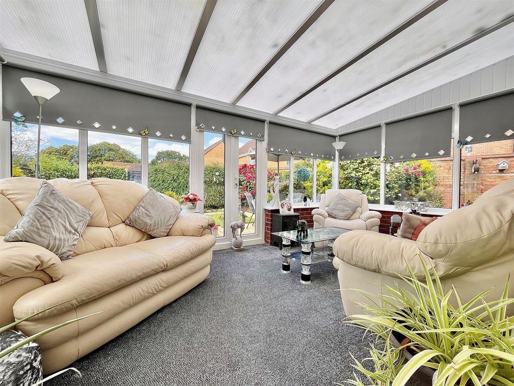 Property photo 3 of 23 Conservatory