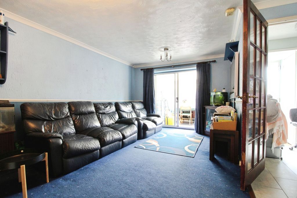 Property photo 3 of 11