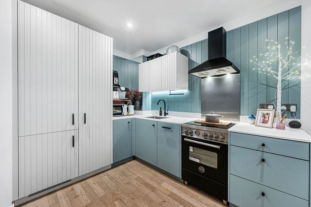 Property photo 2 of 13