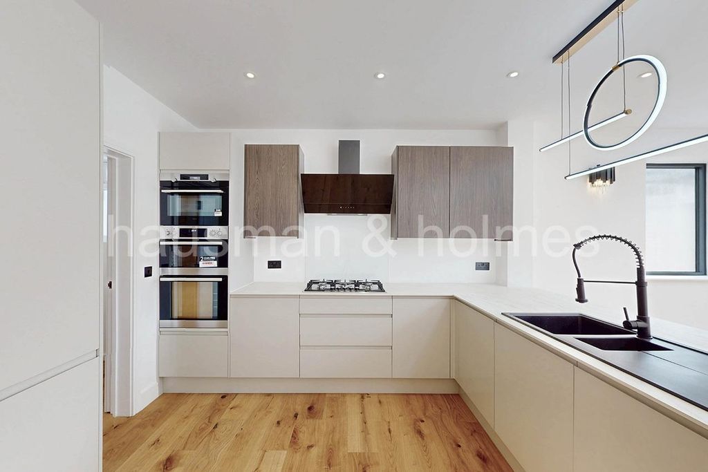 Property photo 3 of 16 W05.Jpg
